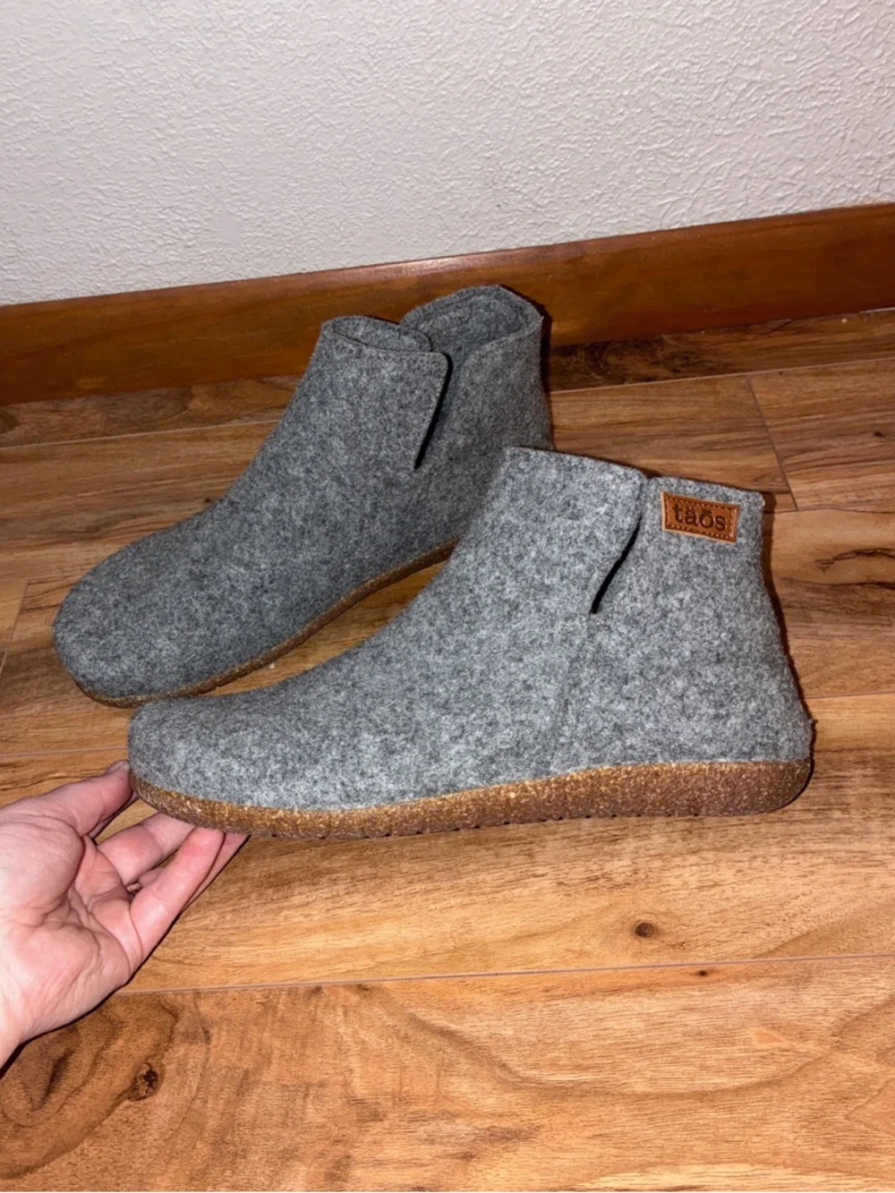 Taos Footwear Unisex Good Wool Grey Boots - size 42 (mens 8-8.5, women 11-11.5)